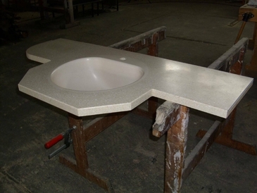 Mineralwerkstoff Waschtischfertigung